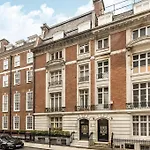 2 Bed, 2 Bath In Mayfair, Garden View
